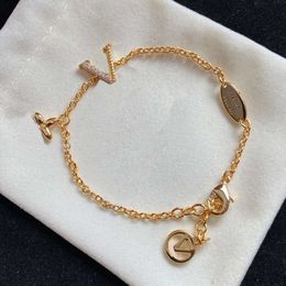 Vrouwenontwerper Diamond bedelarmband mode trendy letter v hanger gouden sieraden accessoires liefde cadeau
