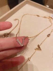 Bracelet des femmes de créateur de diamants Bracelet Fashion Trendy Lettre v Pendante Gold Jewelry Accessoires