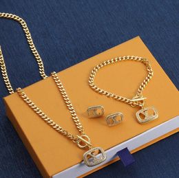 Pendientes de diseñador para mujer, collar, pulsera, colgante de latón con letras simples, joyería de moda de lujo, regalo de boda para fiesta l31