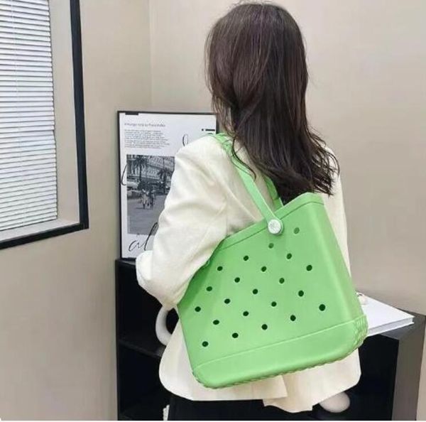 Mujeres Diseñador Bolsa de noche Bolsas de playa Lujo Verano Agujero Tote Grandes Compras Moda Cesta de plástico Señora Almacenamiento Lavable Playa Silicona Bog Monedero Eco Jelly Candy