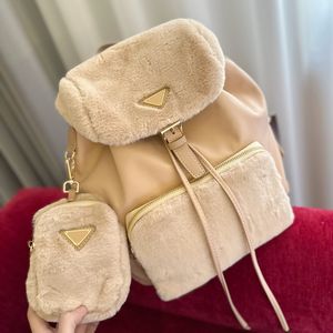 Femmes Designer Fuzzy Sac à dos Sac à dos Sacs à dos à glissière avec pochette d'hiver Flap Cartable Dames Mini Totes Sac à main Fashion Palm Knapsack