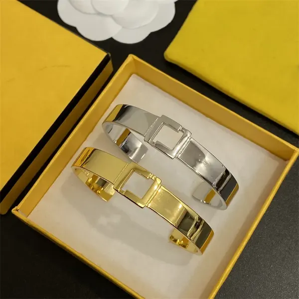 Bracelets de créateurs Bracelets d'amour pour femmes Bracelet de luxe en or Bijoux Hommes Titane Acier Argent Bracelets Accessoires Bracelet G237317D