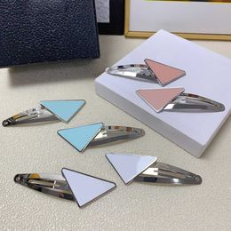 Dames designer haarclip Triangel Haarclip met stempel Luxe Letter Haarspeldjes Europese stijl Mode haaraccessoires voor geschenken