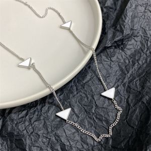 Vrouwen designer ketting kettingen damescadeau voor heren goud zilveren ketting luxe duxurys zwarte driehoek kettingen ontwerpers sieraden met doos