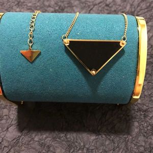 Vrouwen designer ketting kettingen damescadeau voor heren goud zilveren ketting luxe litteken zwarte letter p driehoek kettingen ontwerpers sieraden met doos