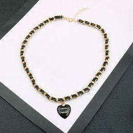 Femmes Designer Collier Lettre Coeur En Cuir Pendentif Chaîne En Or En Laiton Cuivre Colliers Bijoux Fête De Mariage Fiançailles Amoureux Cadeau