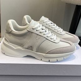 Femmes Designer Nouveau Style Logo Modèle Imprimer Chaussures Casual En Cuir Pour La Mode Européenne Et Américaine High Street Couple Train Sneaker Chaussures Taille 35-45