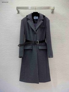 Femmes de concepteur pardessus de veste à manches longues épissant la taille de mode sur le genou en laine de haute qualité, le chapeau est détachable le 21 décembre FW