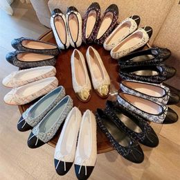 Femmes designer Paris Marque Blackb Ballet Flats Spring matelassé en cuir authentique Slip On Ballerina Round Toe Dames Dames Off Office Cclies Shoes Sneaker