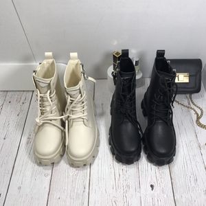 Femmes Designer Plateforme Bottes Triangle Signe Tissu En Cuir Véritable À Lacets Chelsea Spaceship Cheville Talon Épais Hiver Chevalier Travail Sécurité Moto Pluie Mode Neige