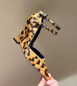 Femmes designer sandales creux sandales de luxe Marque de mode classique Banquet de design sexy en cuir en cuir en cuir