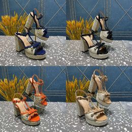 Vrouwen Designer Sandalen Party Fashion Dance Shoe Nieuwe sexy hakken Super Lady Wedding Metal Belt Buckle High Heel Woman Shoes Patent groot formaat met originele kwaliteit