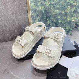 Sandalias de diseñador de mujeres zapatillas Sandalias Sandalias de alta calidad Cristal de ternero Zapatos casuales de cuero Plataforma acolchada Comfort Comfort Beach informal 35-40