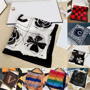 Designer designer en soie écharpe de mode lettre d'imprimerie enveloppe d'écharabes cicarfes carré pachmina foulards