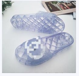 Zapatillas de diseñador para mujer Sandalias de jalea de PVC transparente Letra para mujer Impreso Zapatillas de verano de lujo Diapositivas Chanclas de silicona para mujer Zapatillas planas tamaño 35-42 C68