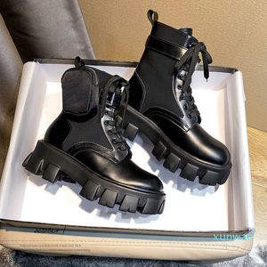 Mujer Diseñador Estilista Rois Botas Tobillo Bolsillo de nailon Bota negra Botas de combate de inspiración militar Bolsa de nailon adjunta Bolsas extraíbles Invierno