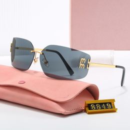 Vrouwenontwerper Zonnebril Brand Letter Miui Fashion Women Rimless Shades Mens Classic Leisure Rechthoekige bril Multicolor Sun Glasses Vakantie