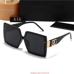 Gafas de sol de diseñador para mujer Anteojos originales Sombras para exteriores Marco de PC de lujo Moda Clásico Espejos para mujeres y hombres Gafas con caja