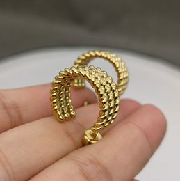 Charm Earings Copper Galomoplated Semicircular Chain Gevlochten oorbellen Damesmode voor vrouwen Geel goud