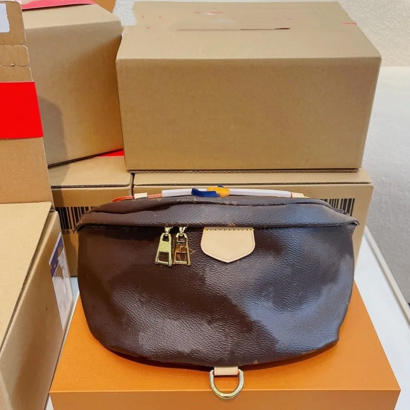 Kvinnor Designers Läder Nya midja påsar för kvinnliga midjepaket Stylish Fanny Pack Wide Strap Crossbody Chest Bag
