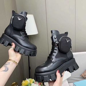 Vrouwenontwerpers Rois Ankle Martin Boots en Nylon Boot Military Inspired Combat Nylon Bouch bevestigd aan de met tassen MKJKK000002