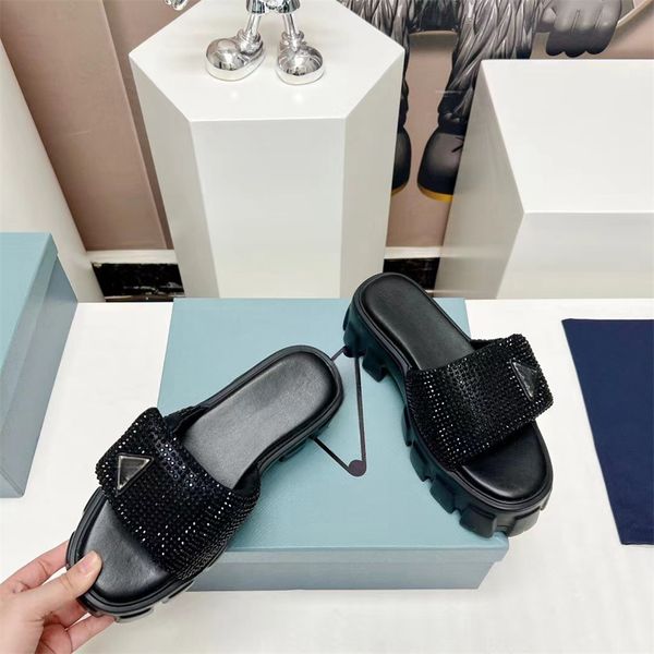 Mujeres Diseñadores Zapatillas Sandalias de lujo Piscina Almohada Mules Puesta de sol Correa delantera acolchada Moda Estilo fácil de usar Diapositivas Chanclas blancas y negras