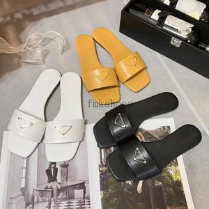 Femmes designers Slippers Sandals Chaussures designer glissades planes tongs Summer Summer Triangle en cuir modes de bain Sandal Sandal Sandale 5.7 05