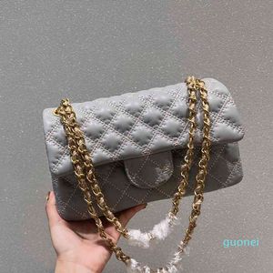 Bolsos de diseñador con doble solapa para mujer Bolso bandolera de cuero blanco gris negro vintage Bolso de mano con cadena de hardware de metal dorado Bolso de mano acolchado con diamantes 25 cm