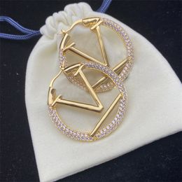 Vrouwen dubbele letter oor hoepels met ronde ringen volle diamanten vergulde goud glanzende mode -stijl oorbellen voor damesjuwelen formele jurk