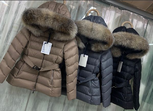 Femmes Down Coats Real Fox Fur Collar Parkas avec une ceinture de vitesses d'extérieur épaisse veste chaude luxe m Designer Europe Style