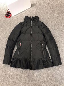 Chaqueta de plumón para mujer Chaquetas acolchadas de invierno Abrigo de plumón parka para mujer Abrigos casuales de calidad superior Volantes de plumas prendas de vestir para mujer mantener el calor corto Con capucha de alto grado a prueba de viento