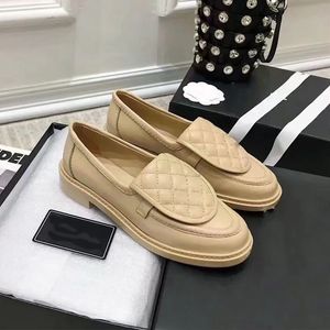 Dames Geklede Schoenen Designer Echt Leer Kleine Geur Ruitvormige Platform Loafers Mode Borduursel Dikke Hak Comfortabele Metalen Gesp Casual Enkele Schoen