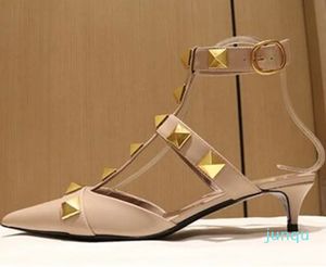 Zapatos de vestir para mujer Marca de moda Cuero Tacón alto Zapato Weding Sandalias de diseñador para mujer Zapatos cómodos e informales con base plana bombas