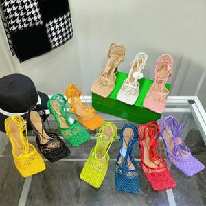 Dameskledingschoenen Hoge hakken Zomersandalen Mode Leer Diamant Mesh Sandalen Top Designer Slippers Trouwschoenen Banketschoenen 35-42