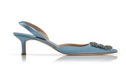 Femmes Habills Chaussures Pumps Brand Talons hauts Hangisli Sky Blue Satin en cuir Satin Boucle Slingback Sandal Sandal Sandales 70 mm Hee2422376
