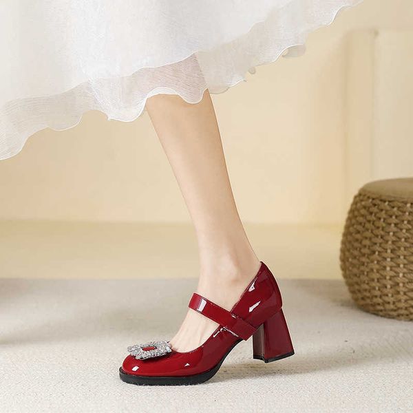 Femmes chaussures habillées printemps tête carrée diamant d'eau bouche peu profonde talon épais Mary Jane unique femme un bouton rouge haut