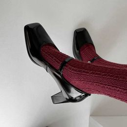 Femmes robe chaussures printemps nouvelle ligne de tête carrée avec Mary Jane chaussures bouche peu profonde boucle épaisse talon haut peau de vache grande chaussure unique en cuir