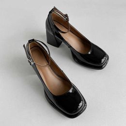 Chaussures habillées pour femmes en cuir verni blanc une ligne avec chaussures Mary Jane ~ printemps nouvelle boucle à bouche peu profonde talons hauts épais chaussures simples petite stature