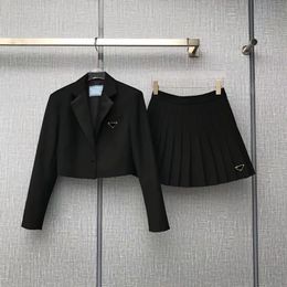 Femmes robes ensembles deux pièces robe dame robe d'été concepteur jupe courte Triangle robe de soirée jupes décontractées costume noir