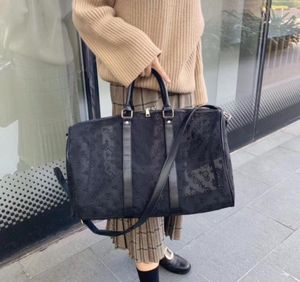 Femmes Duffel Bag Luxe Grande Capacité Voyage Duffle Purse Hommes Totes Big Bagages Sacs À Main Designers Cross body Sacs À Bandoulière 118