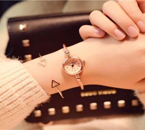 Mujeres Elegantes Pulseras de diamantes Relojes Vestidos de cuarzo elegante Mujeres 2018 Fashion Old Silver Ladies Reloj 5822893