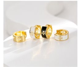 Pendientes de huggie de esmalte femenino de 18k clips de oreja de latón cubierto de oro regalo perfecto