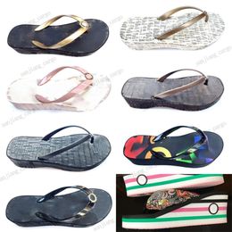 Femmes Eva Wedge Pantoufle Été En Plein Air Femmes Mousse Tongs Designer De Luxe M Lettre Coins Haut Talon Plage String Sandales Fond Épais Kslippers Mules