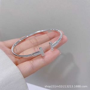 Bracelet exclusif des femmes pour montrer l'amour Doublet Femmes classiques et un design simple petit