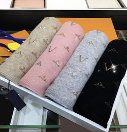 Bufandas de Cachemira con estampado de letras de marca famosa para mujer, bufanda de Color sólido de diseñador de lujo, chal cálido para exteriores de invierno, accesorios de moda, 200x68cm, tamaño grande, sin caja