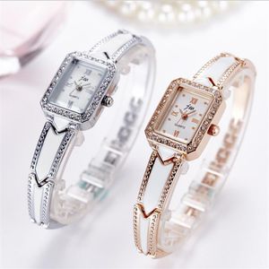 Dames modejurk horloges armbandband ontwerp witte retro -stijl kwarts kijk goed cadeau vrouwelijk polshorloge strass Rhinestone casual clo189k