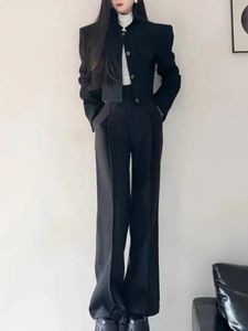 Mujer moda elegante negocios casuales pantalones negros traje de chaquetas y pantalones de blazer vintage