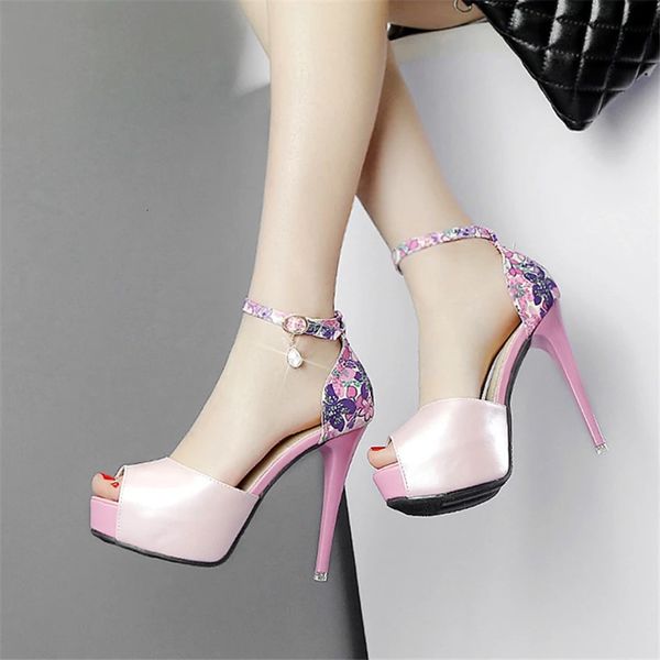 Femmes Sandales de patchwork à imprimé floral de mode 2024 Plateforme d'été Super High Heels 12cm Lady Crystal Buckle Peep Toe Shoes Party 240424