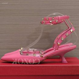 Sandales de la mode Fashion High Talon Summer Metal Rivet Decor Apparaît l'artisanat de haut niveau banquet 819