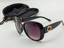 Le style de la mode féminine protège la lentille UV400 Lunettes originales généreuses de style avant-gardiste hommes et femmes lunettes de soleil de sport en plein air avec boîte